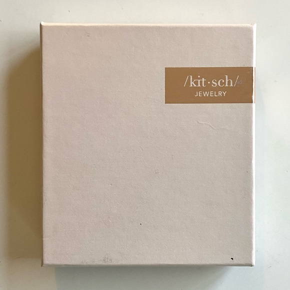 Kitsch Gold Plated Unstoppable  Arrows Necklace and Earring Set New - Picture 7 of 11